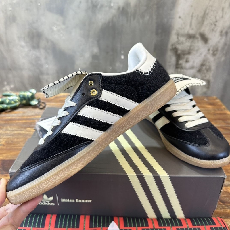 Adidas Sneakers